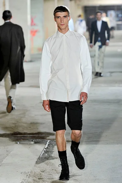Look 7